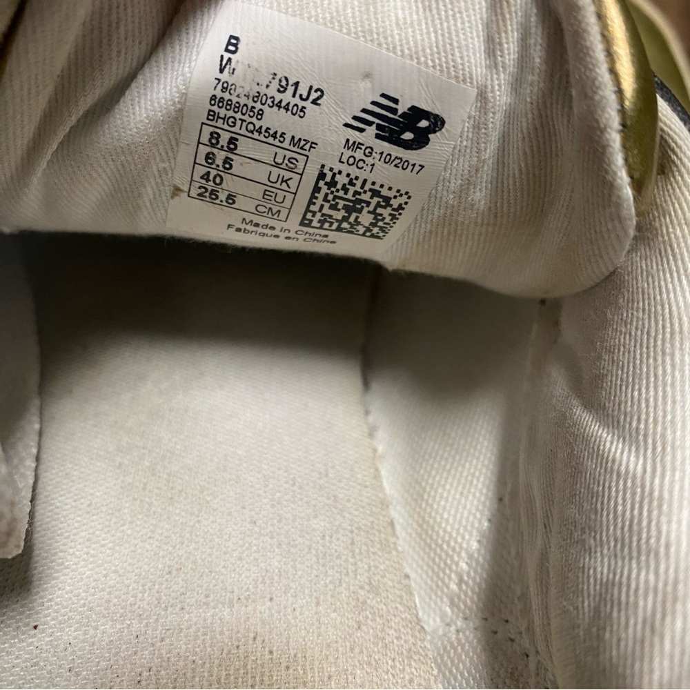New balance gold sneakers 8.5 woman - Picture 8 of 8
